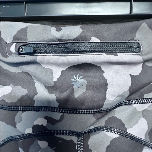 Athleta Gray and Black Camouflage Leggings Womens Small - Picture 9 of 12